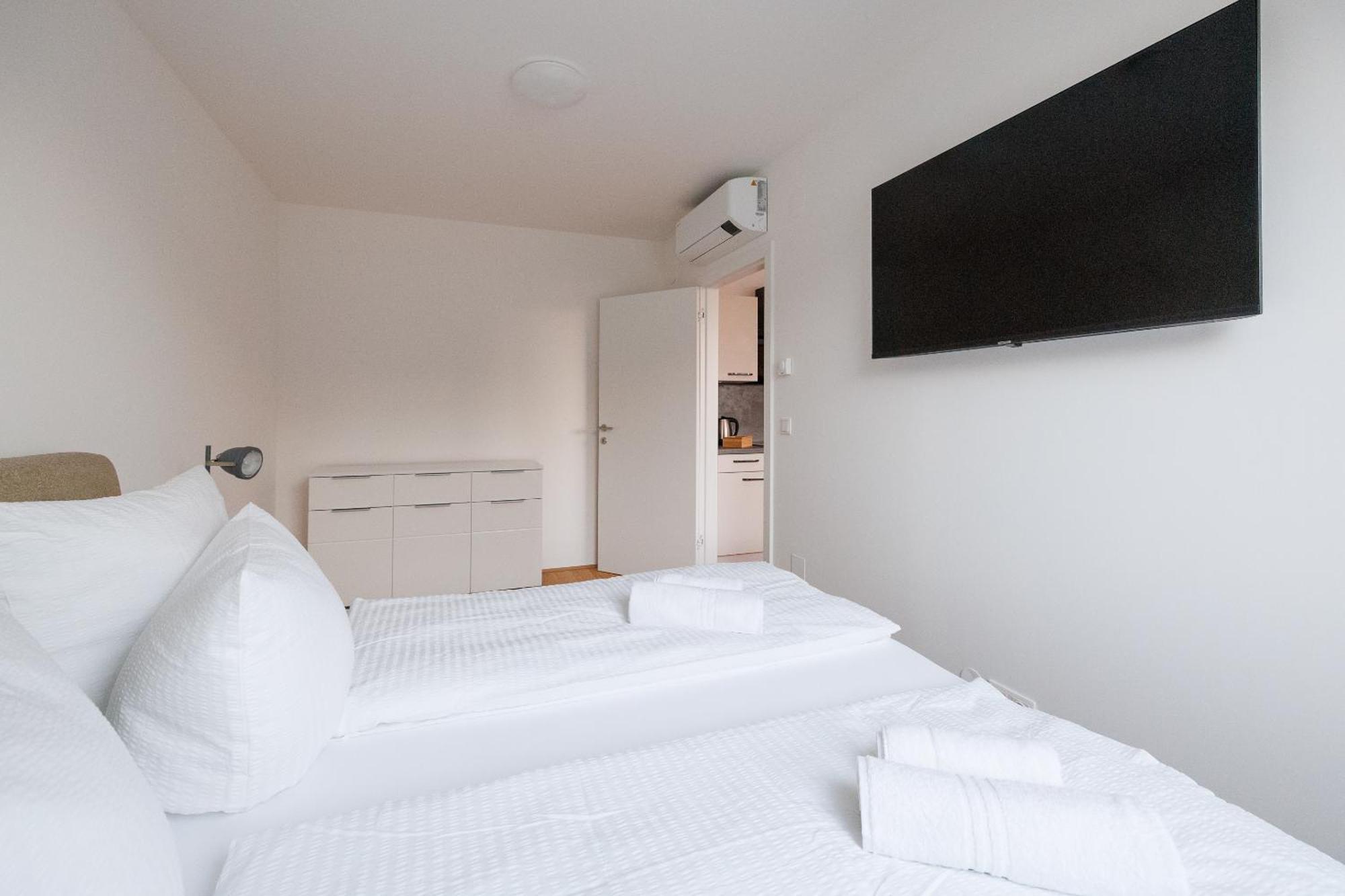 Symphony Apartments 41 - Modern Loft With Terrace And Grill In Central Location 비엔나 외부 사진